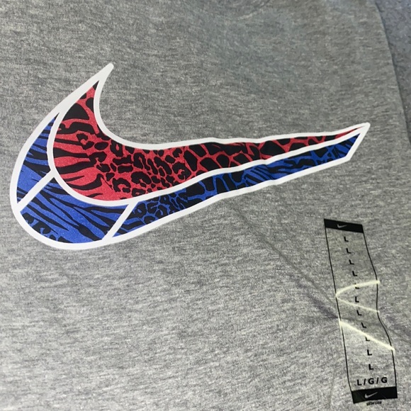 Nike tee - Picture 3 of 5